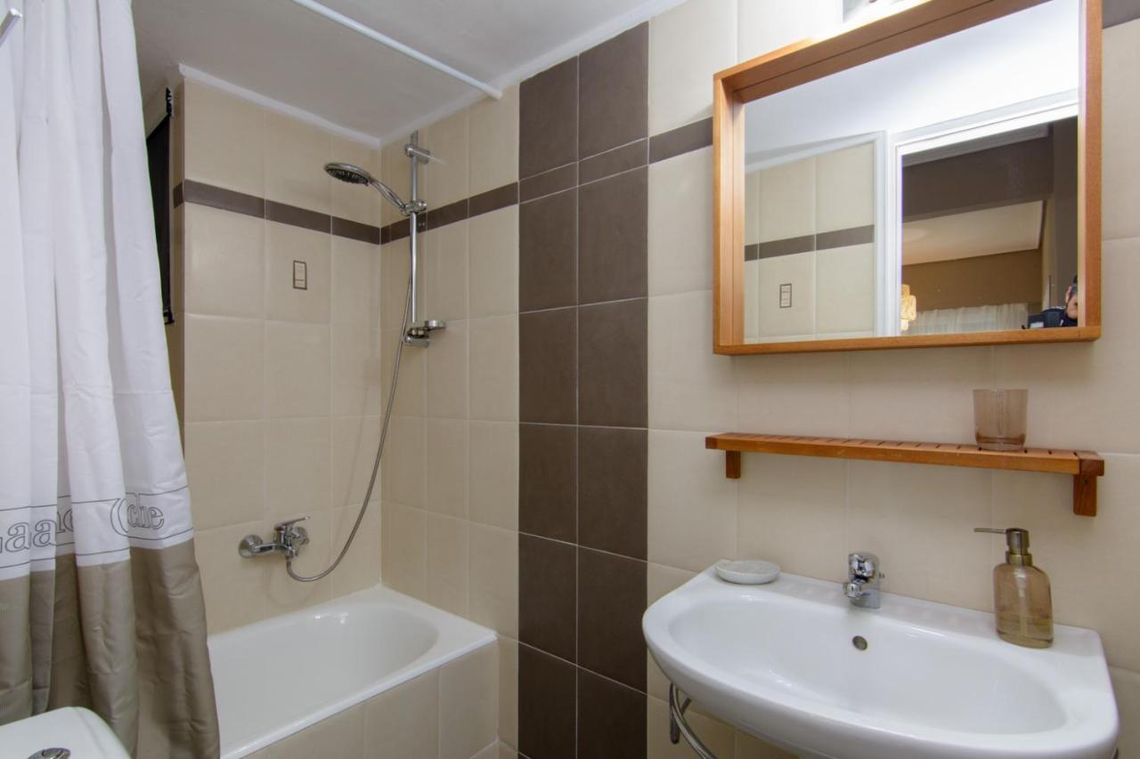 Apt 48, Cozy Apartment In Kalamata City Center Exteriör bild